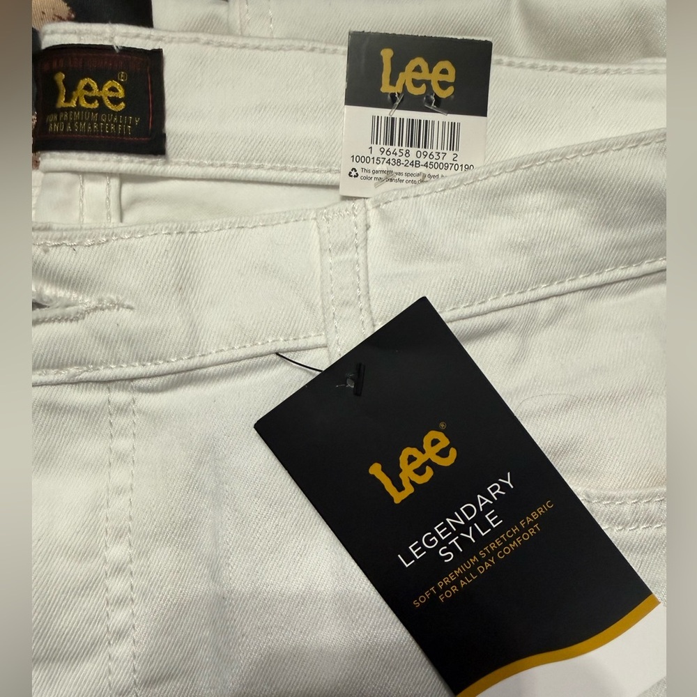 NWT Lee White Flare Jeans | High Rise Stretch Denim | Size 14 Medium - Picture 3 of 5